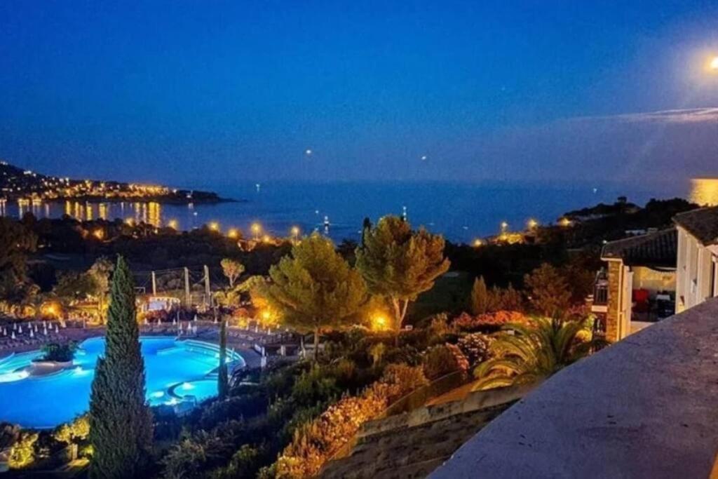 Superbe Appartement Village Cap Esterel 4P Climatise Saint-Raphaël Esterno foto