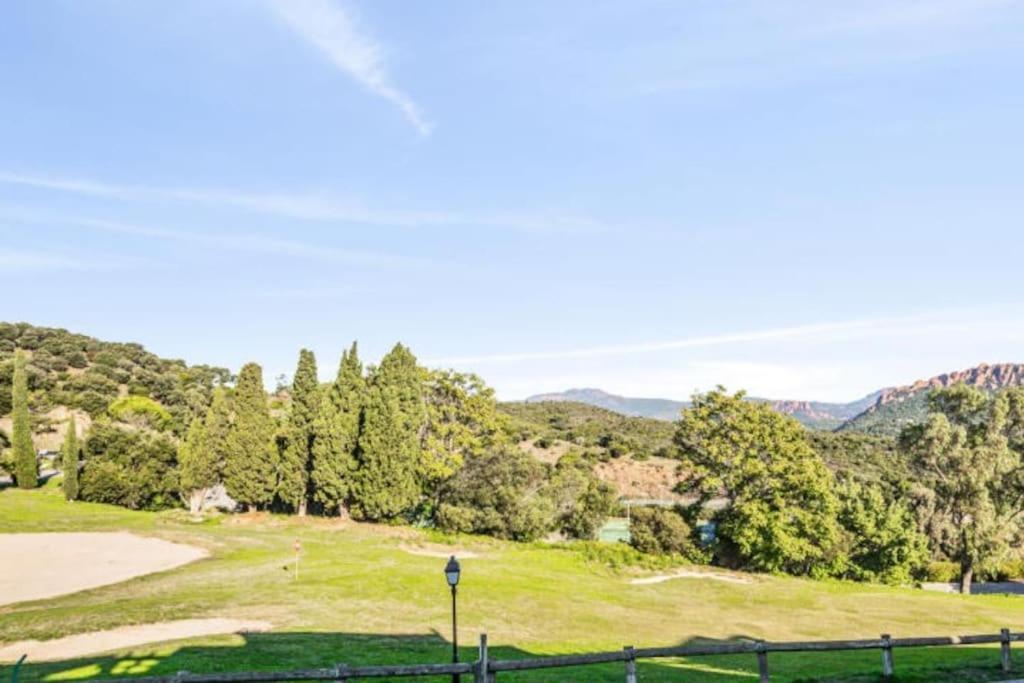 Superbe Appartement Village Cap Esterel 4P Climatise Saint-Raphaël Esterno foto